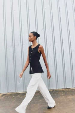 ZARA ОДНОТОННЫЙ ТРИКОТАЖНЫЙ ЖИЛЕТ С ЗОЛОТИСТЫМИ ПУГОВИЦАМИ, ЧЕРНЫЙ