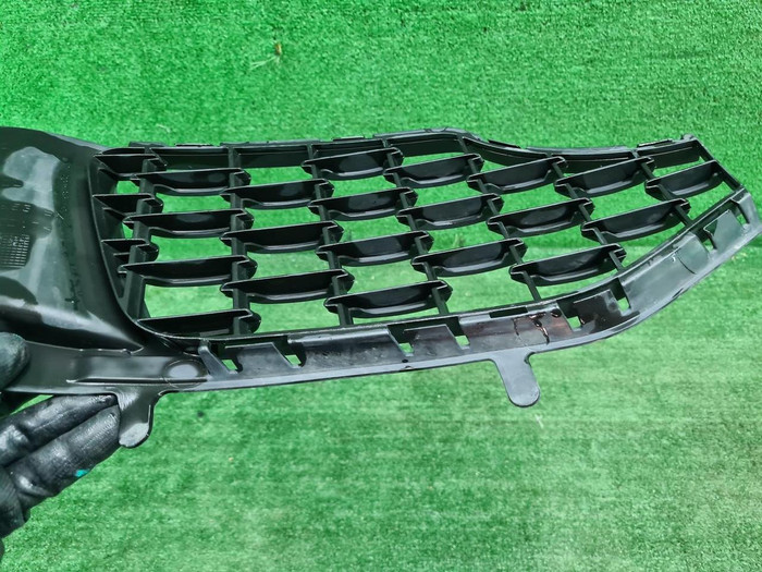 Решетка переднего бампера Maserati Levante (16-20)