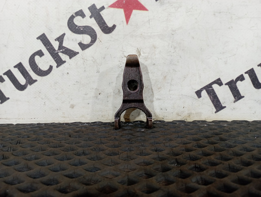 Кронштейн форсунки топливной