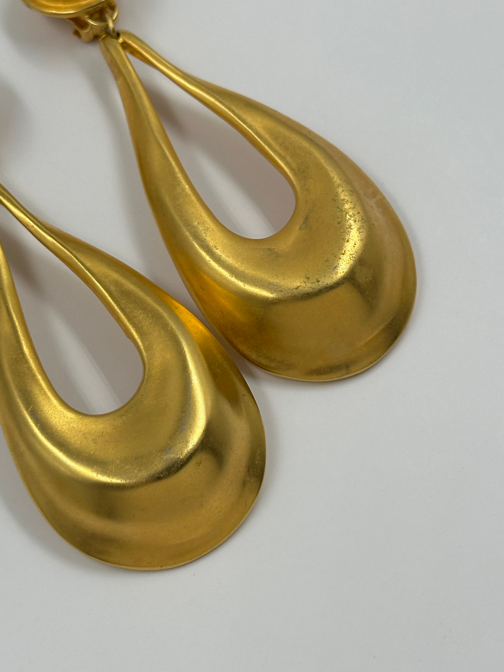 Массивные клипсы с подвесками