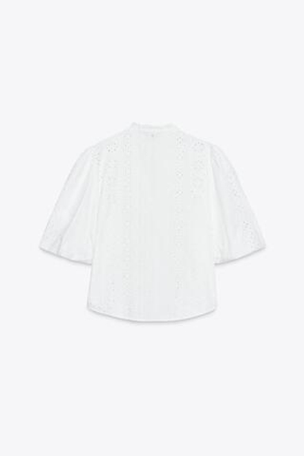 ZARA РУБАШКА С ПЕРФОРИРОВАННОЙ ВЫШИВКОЙ И РУКАВАМИ-БУФАМИ, БЕЛЫЙ