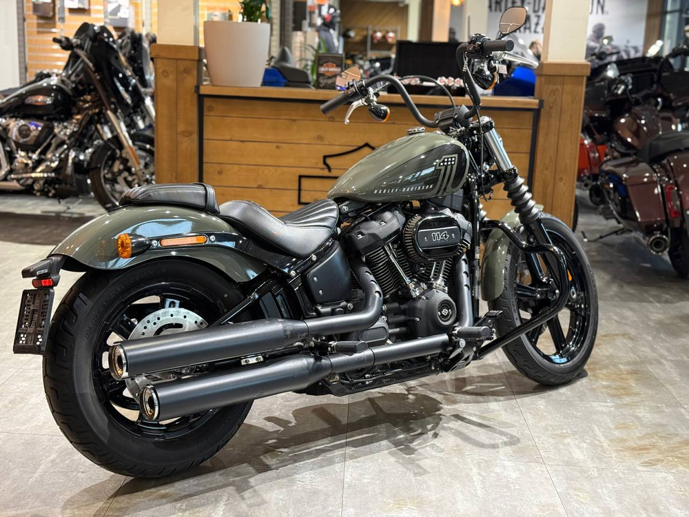 Harley-Davidson Street Bob (Deadwood Green)