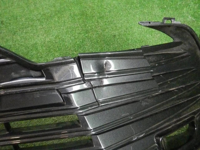 Решетка переднего бампера Toyota Camry XV70 (2020-н.в.)