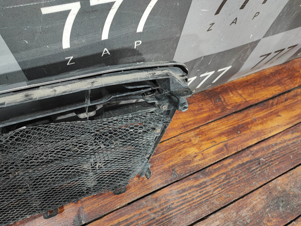 Решетка радиатора Toyota Land Cruiser 200 12-15 Б/У Оригинал 5311460110