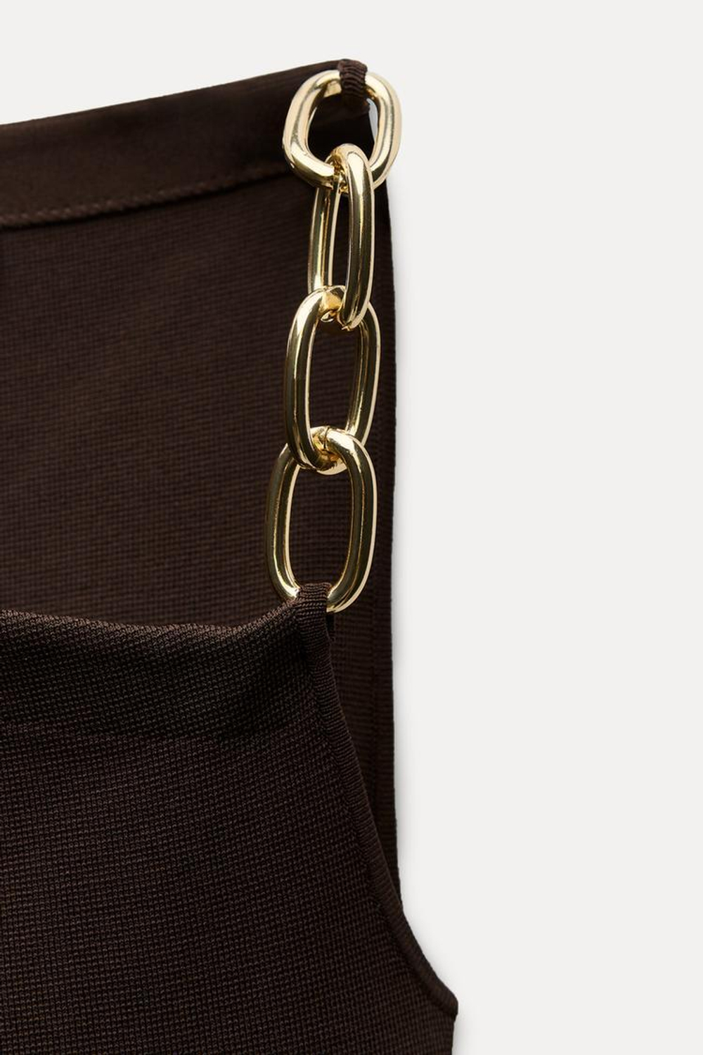 ZARA ТРИКОТАЖНЫЙ ТОП АСИММЕТРИЧНОГО КРОЯ С ЦЕПОЧКОЙ, КОРИЧНЕВЫЙ