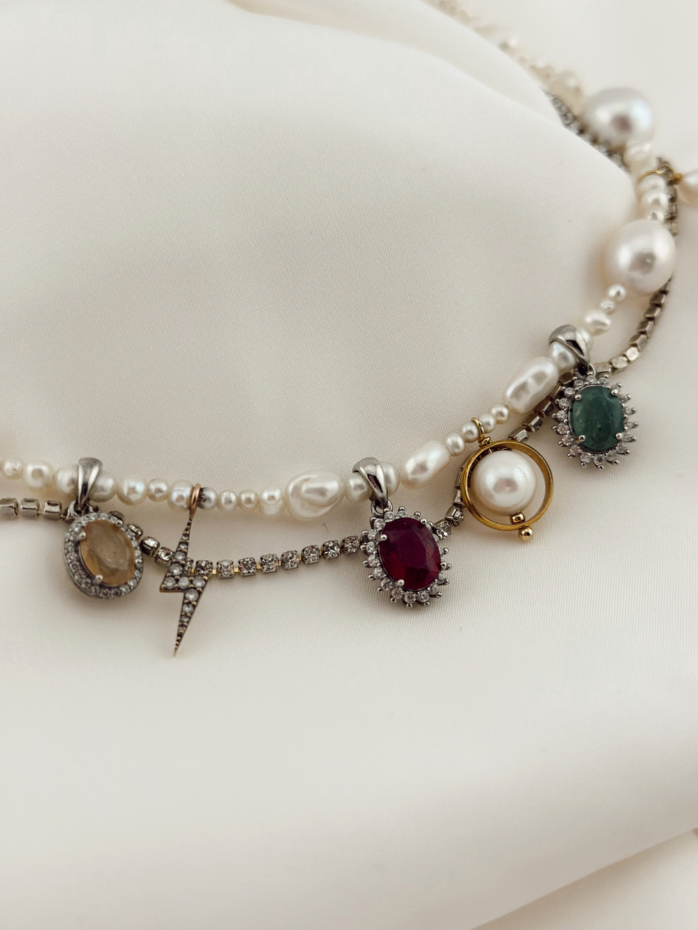 Колье с натуральными камнями