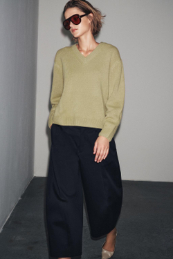 ZARA БАЗОВЫЙ ТРИКОТАЖНЫЙ ДЖЕМПЕР ИЗ 100% ШЕРСТИ С V-ОБРАЗНЫМ ВЫРЕЗОМ, СВЕТЛО-ОЛИВКОВЫЙ