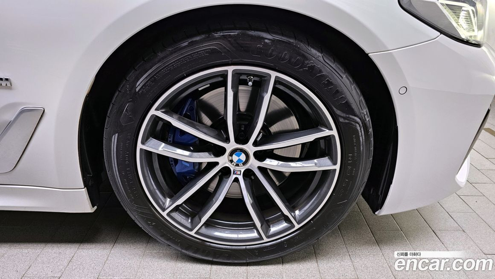 BMW 5 Series (G30) 520i M Sports (01.2022)
