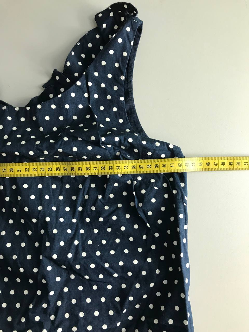 Платье Oodji в горошек модное, визуально на 40 размер