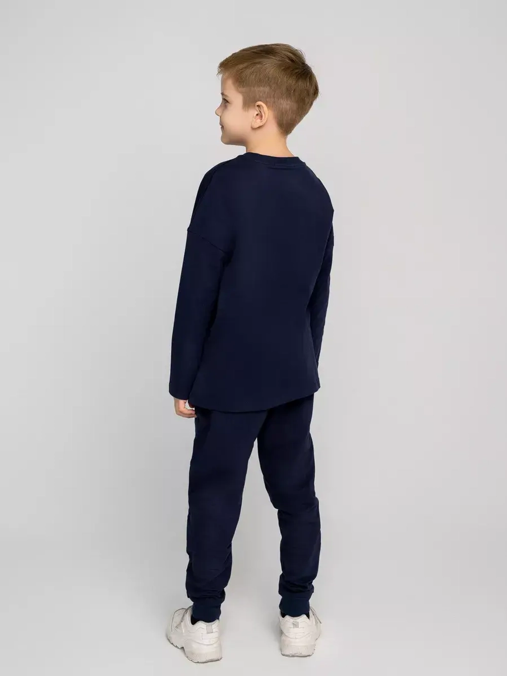 Спортивный костюм для мальчика в школу