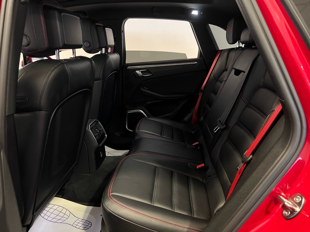 Porsche Macan, 2021 год