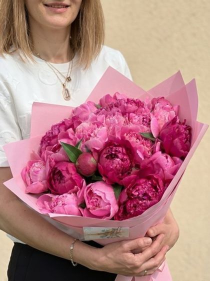 Букет из 29 ароматных пионов