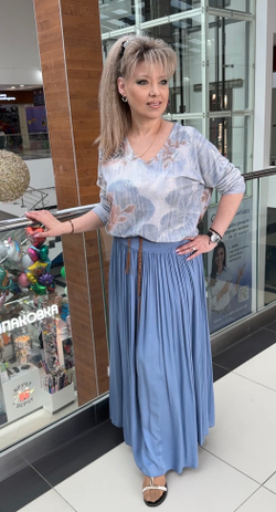 Красивый блузон с блестящим "напылением"