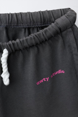 ZARA КОМПЛЕКТ ИЗ ФУТБОЛКИ И ШОРТОВ-БЕРМУДОВ, ТЕМНЫЙ АНТРАЦИТ