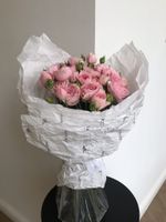 Букет из кустовой пионовидной розы