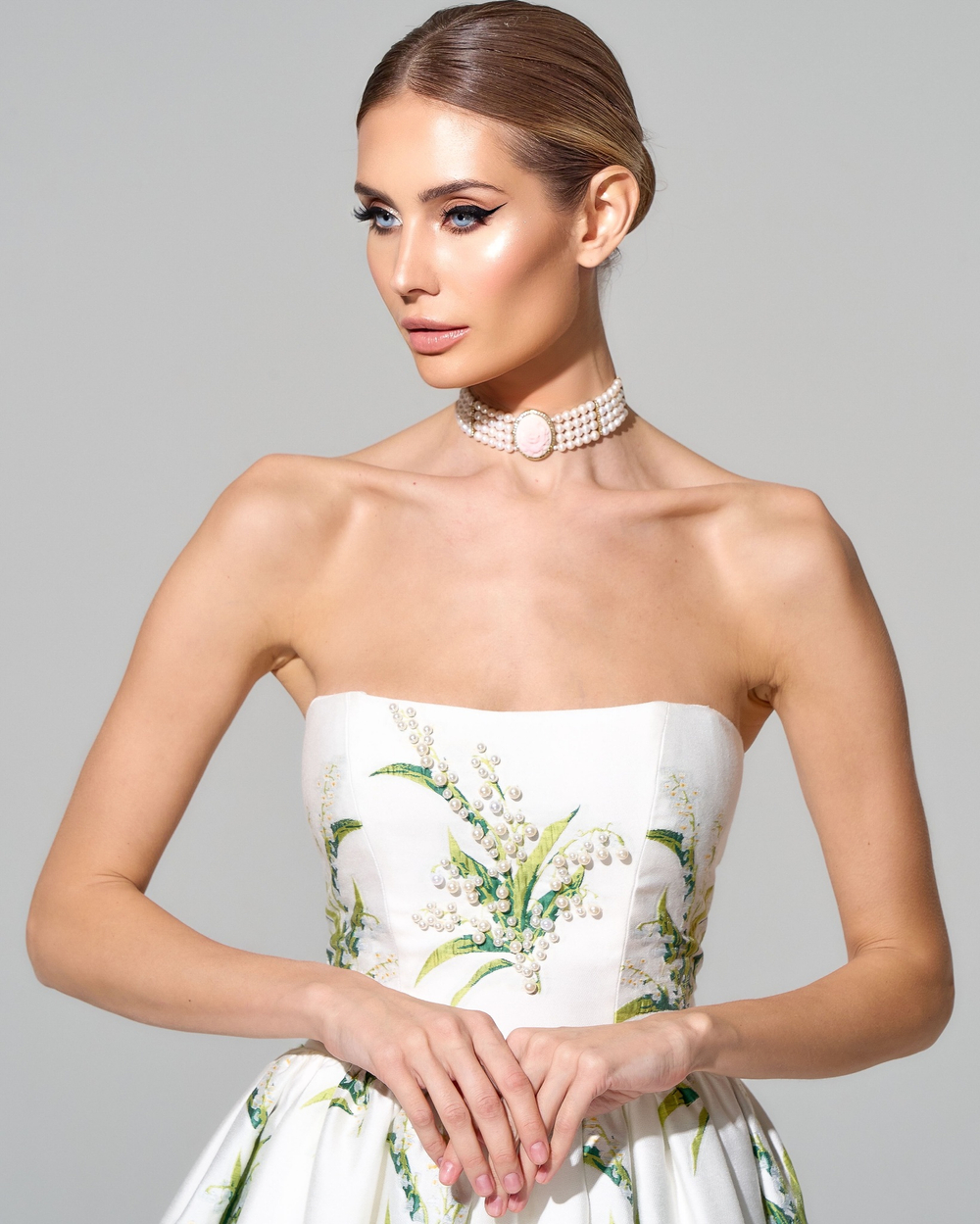 Корсетное платье Lilies of The Valley с вышивкой ручной работы