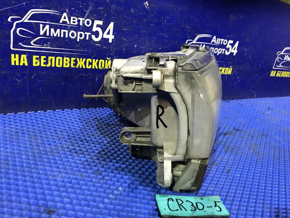 Фара передняя правая TOYOTA TOWNACE 1990