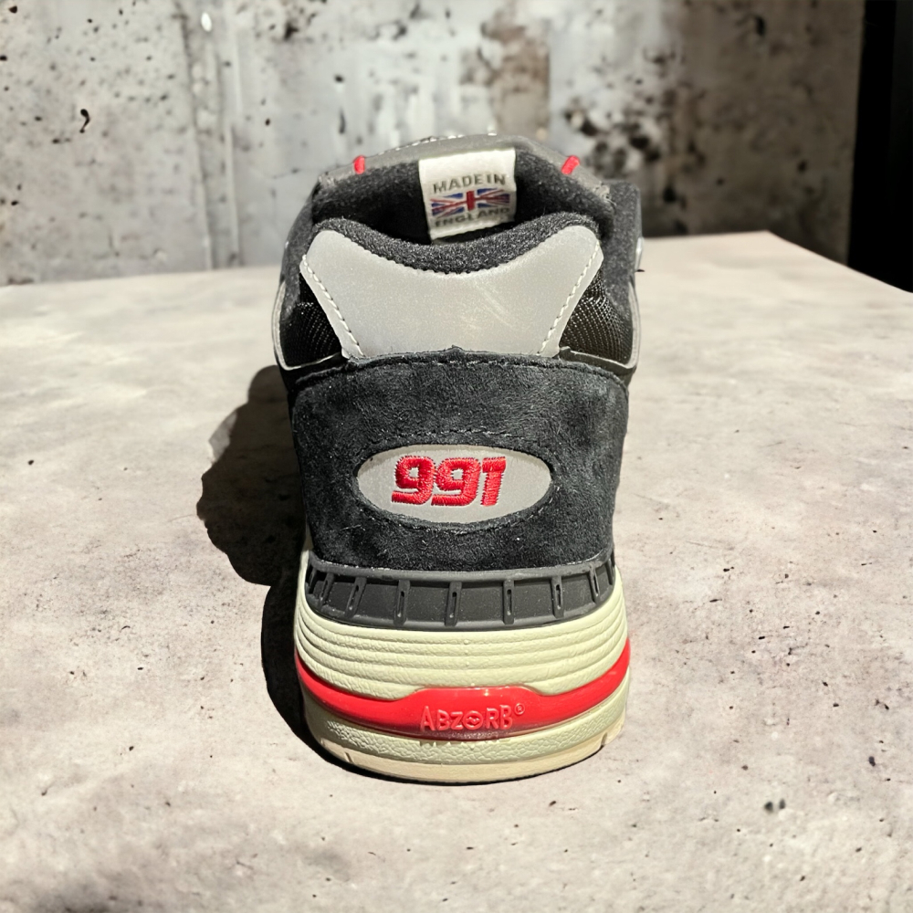 New Balance 991 • Black Red