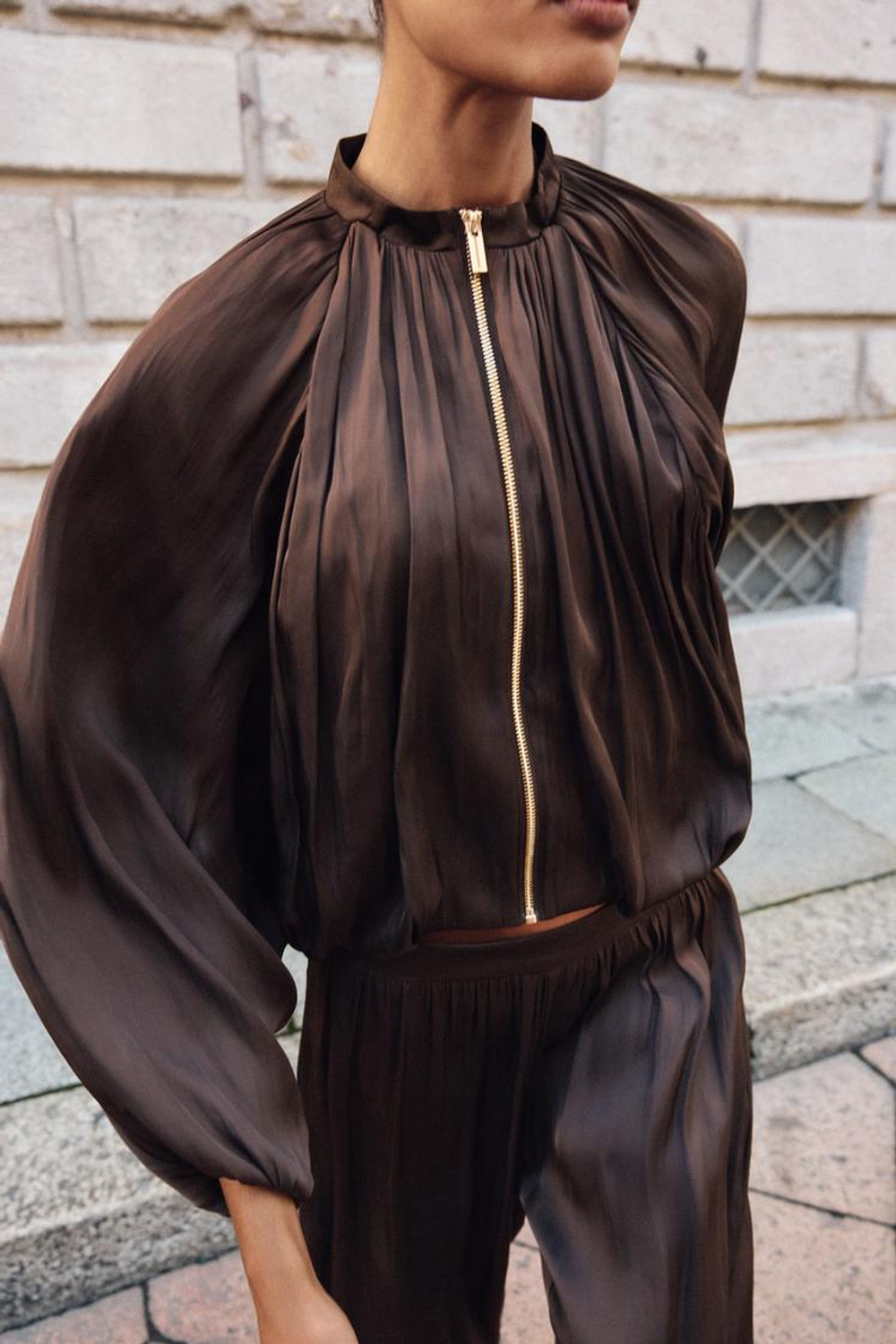 ZARA САТИНОВЫЙ БОМБЕР GLOBO, КОРИЧНЕВЫЙ
