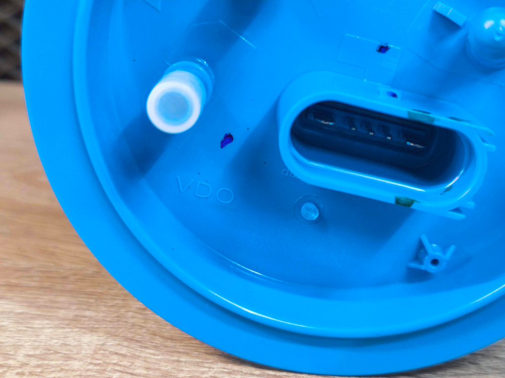 Бензонасос топливный в бак VDO  A5) 04- / Yeti 09-; VW Golf V, VI 03- / Passat (B7)