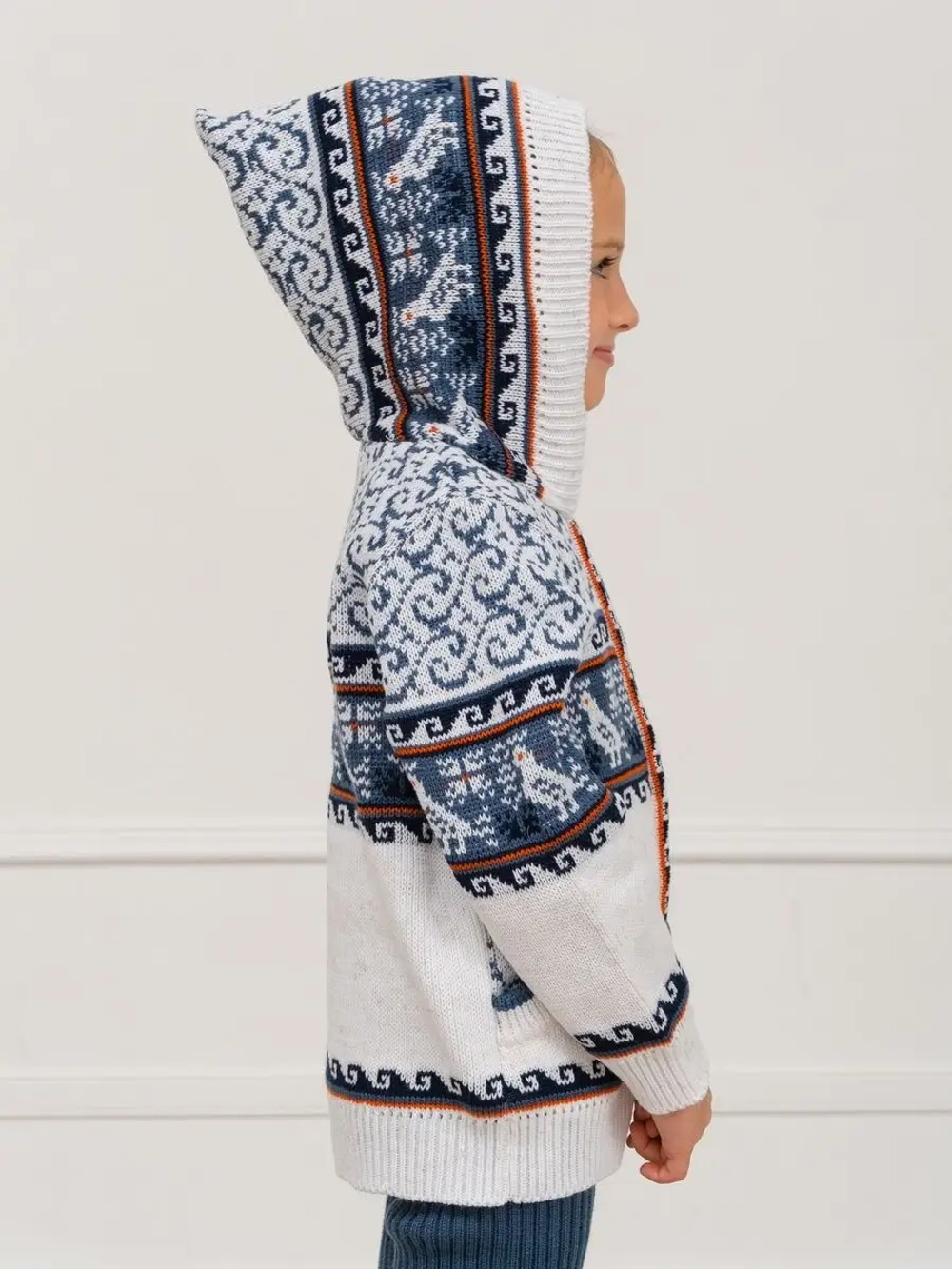 Кофта вязаная с капюшоном