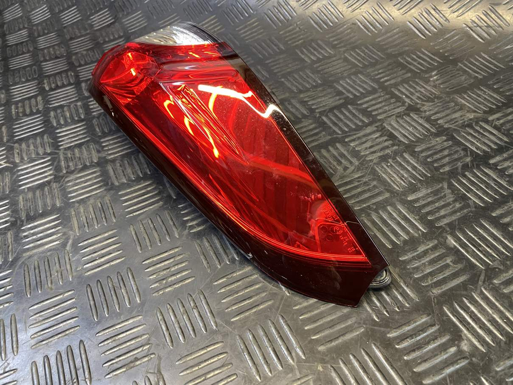 стоп левый Toyota Corolla NRE210 ZWE211