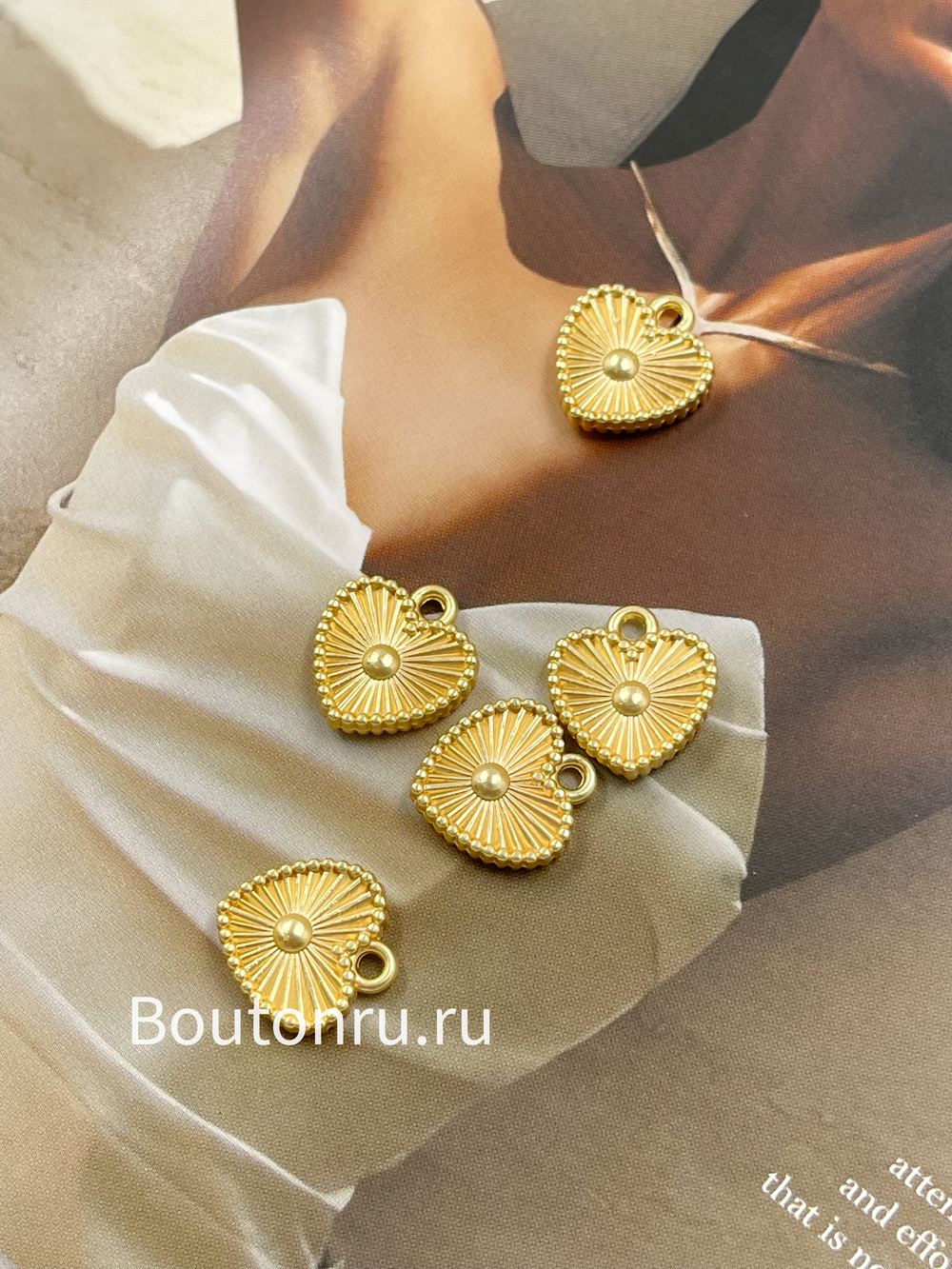 Подвеска в форме сердца золотистая