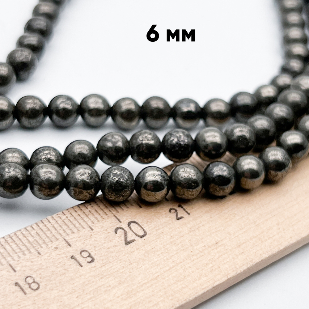 Пирит бусины, диаметр около 5,9-6,1 мм, цена за 31-32 шт (1/2 нити)