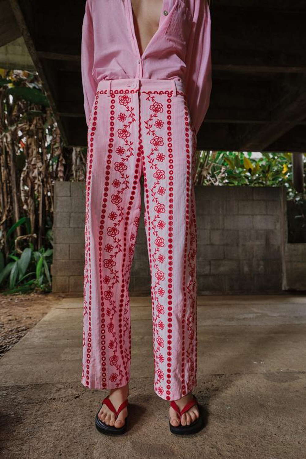 ZARA БРЮКИ С АЖУРНОЙ ВЫШИВКОЙ, РОЗОВЫЙ