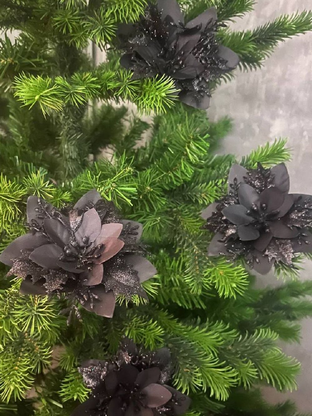 Набор новогодних цветов на ёлку 8шт черные (6934)