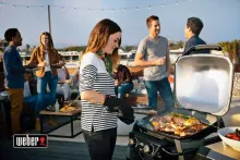 Гриль электрический Weber Pulse 2000, чёрный
