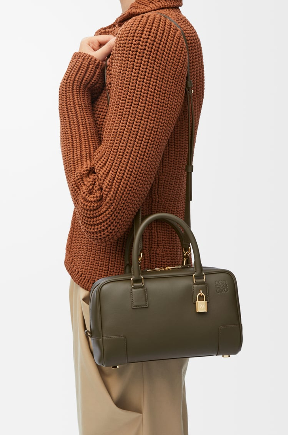 Loewe Сумка Amazona 23 из телячьей кожи наппа, темный хаки