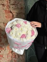 Букет из диантусов и хризантемы