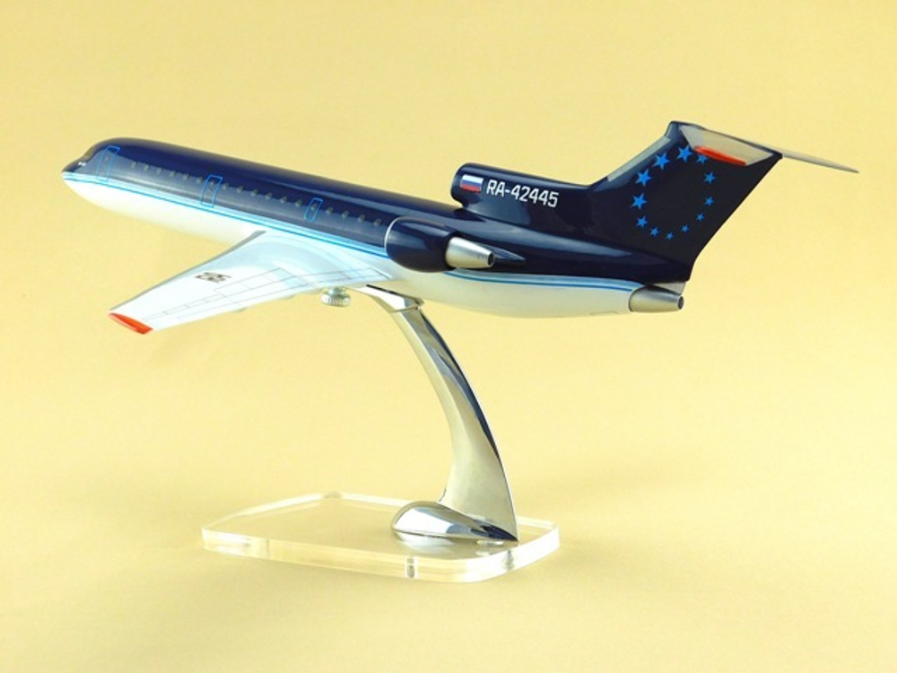 Модель самолета Як-42 (М1:100 Tulpar Air)