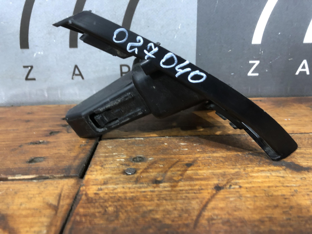 Кронштейн решетки радиатора Polo 6 20-нв Б/У Оригинал 6N5807986