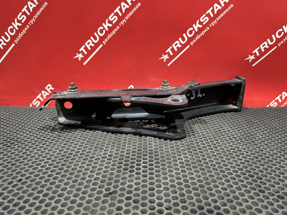 Кронштейн подушки кабины