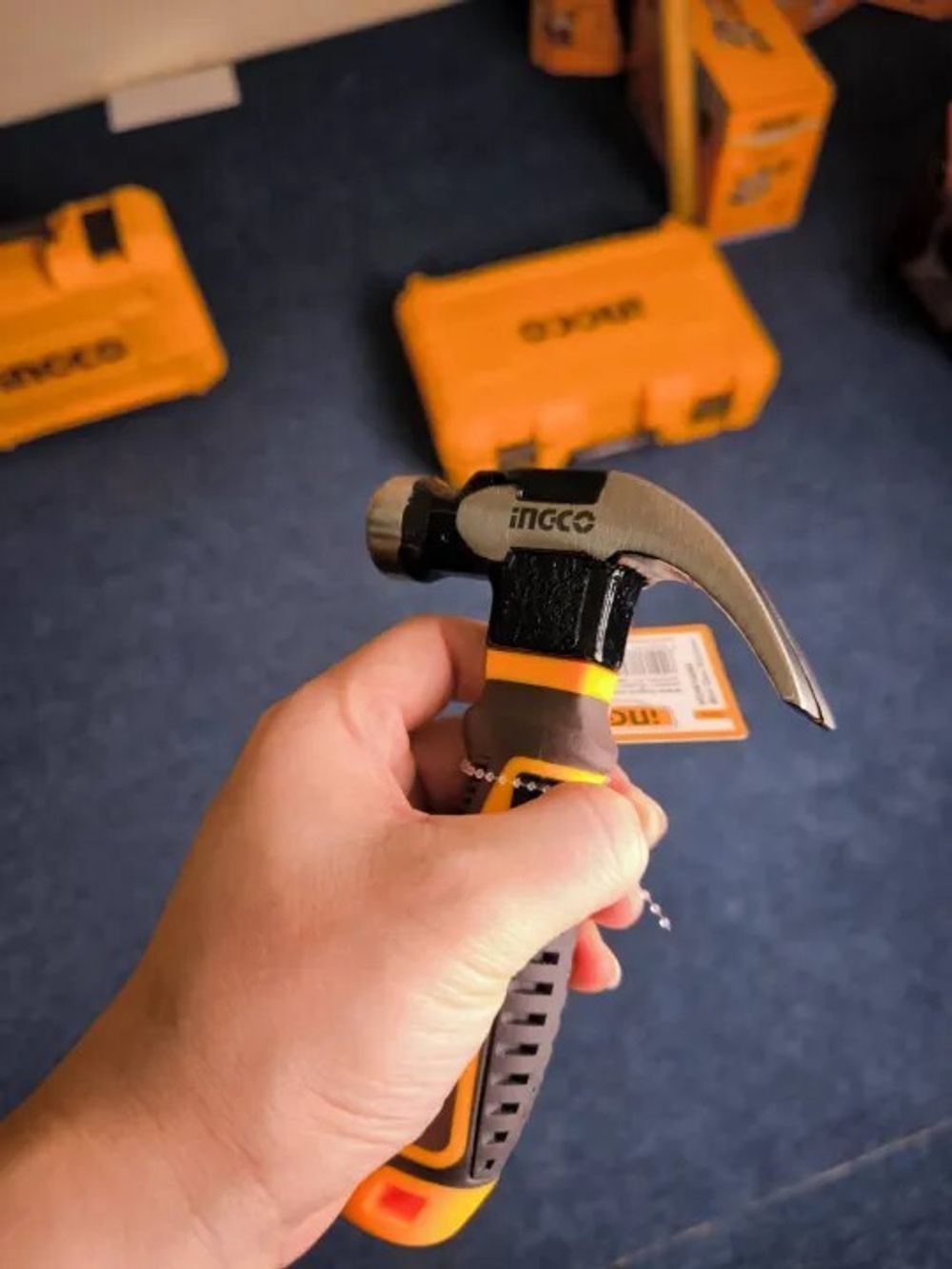 Мини молоток-гвоздодер 220гр. SUPER INGCO HCH81008D