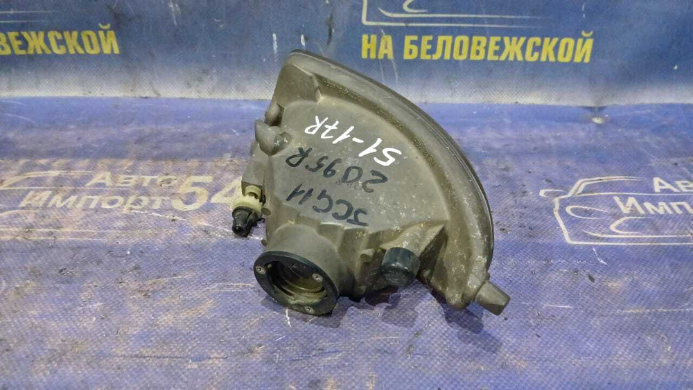 Туманка правая TOYOTA BREVIS 2001-2007