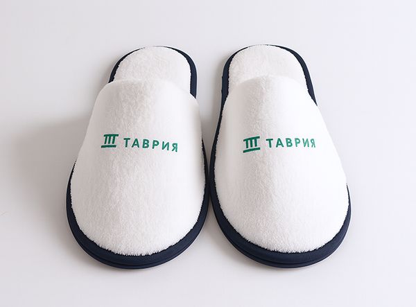 Тапочки с логотипом от Travel Plus
