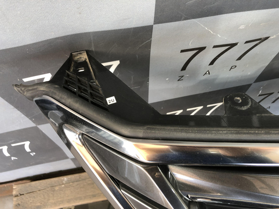 Решетка радиатора Lexus LX 3 (LX 570) 15-21 Б/У Оригинал 5311160B30
