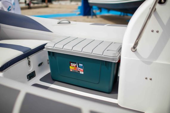Экспедиционный ящик IRIS RV Box 700, в катере 2.
