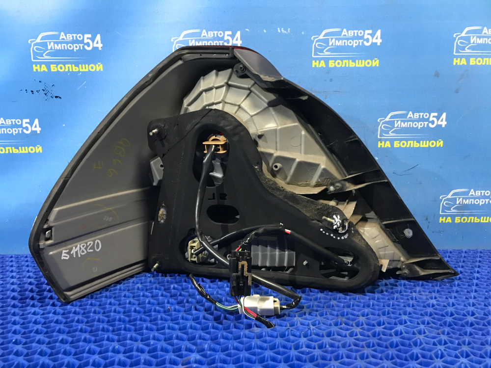 Стоп правый TOYOTA MARK 2 2002-2004