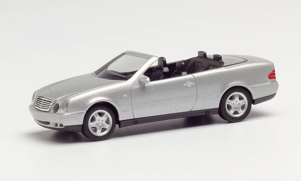 Автомобиль Mercedes-Benz CLK Cabrio, серебристый металлик