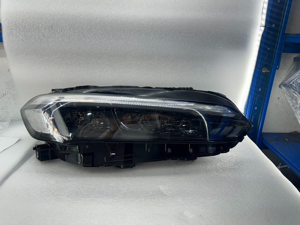 Оригинальная передняя фара (левая/правая) Honda Civic VIII