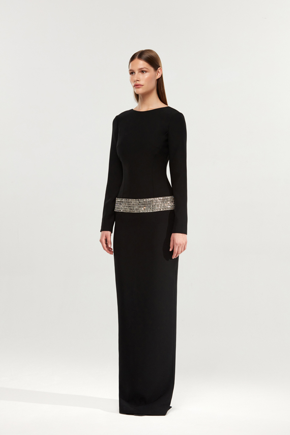 Платье макси из крепа с отделкой из кристаллов и открытой спиной