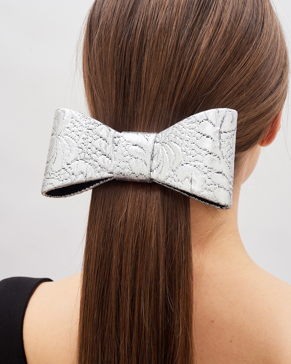 Бант-бабочка серебристый