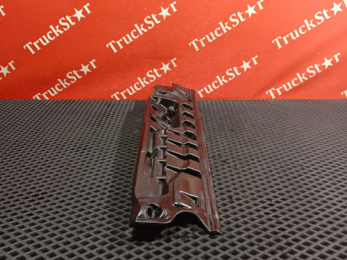 Уплотнитель капота левый