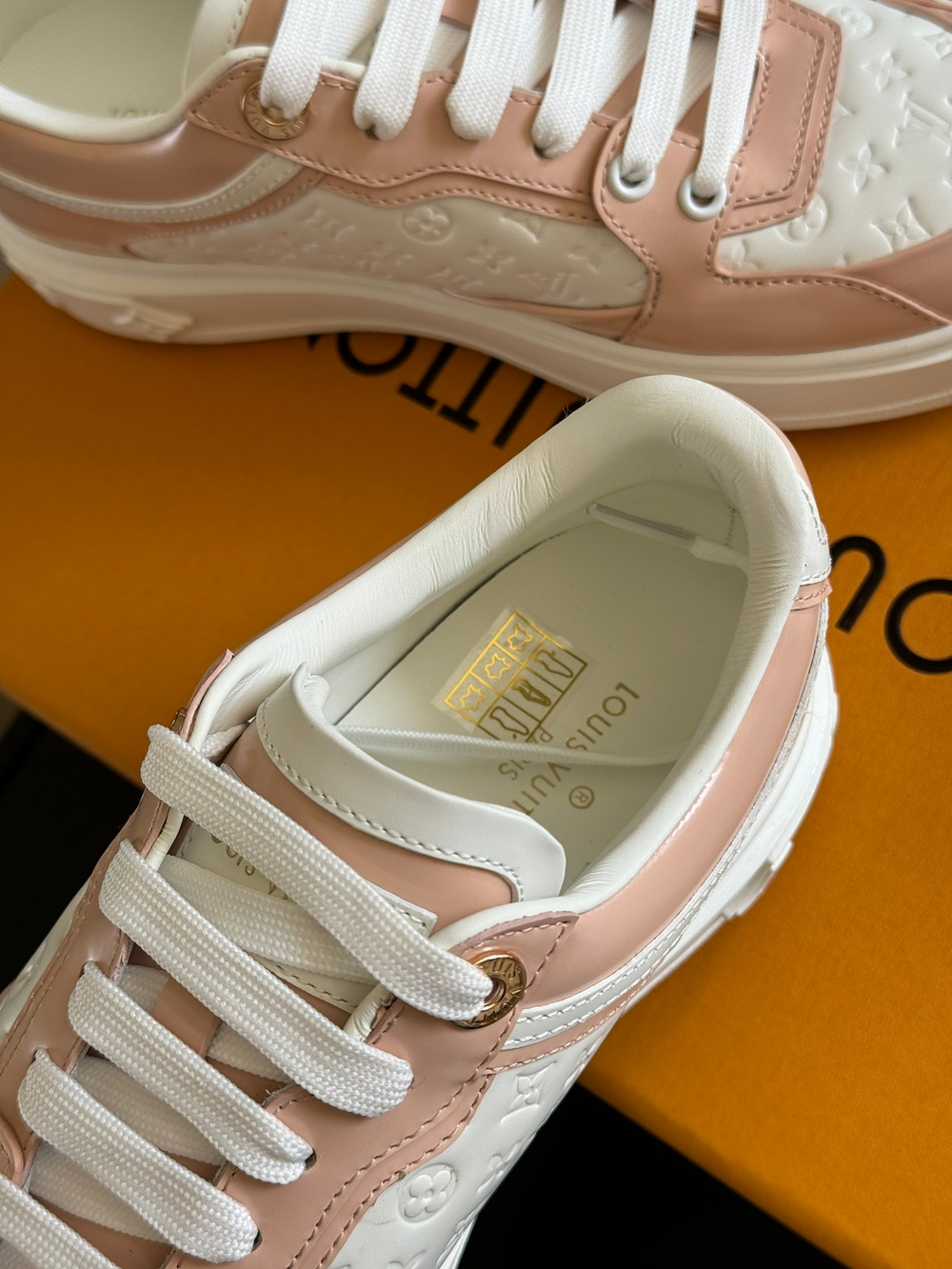 Louis Vuitton Time Out
