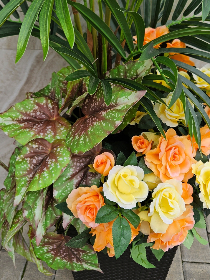 Композиция Интерьерная с желто-оранжевыми розами 150см в кашпо ротанг 51см