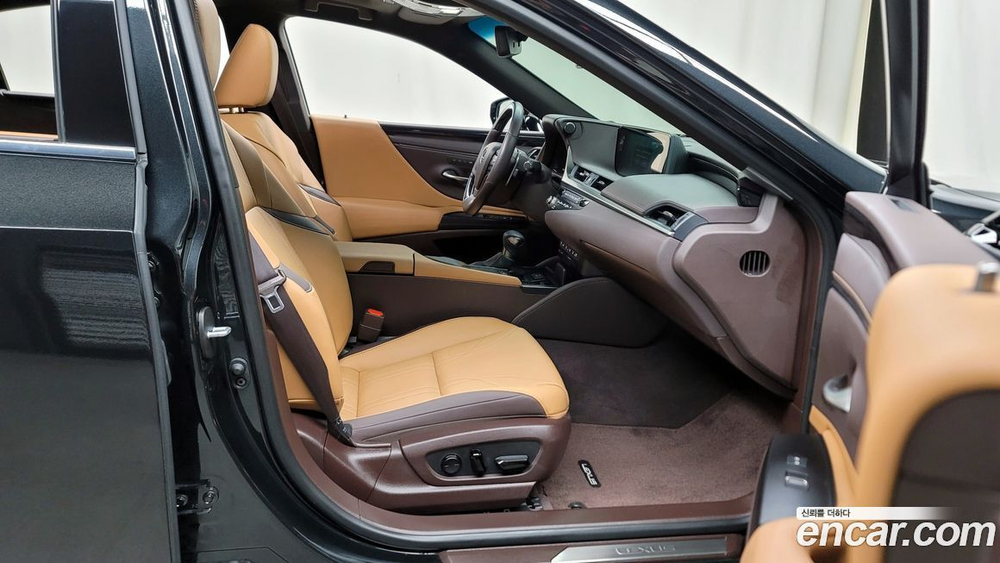 Lexus ES300h 7 Generation Luxury Plus (04.2021)